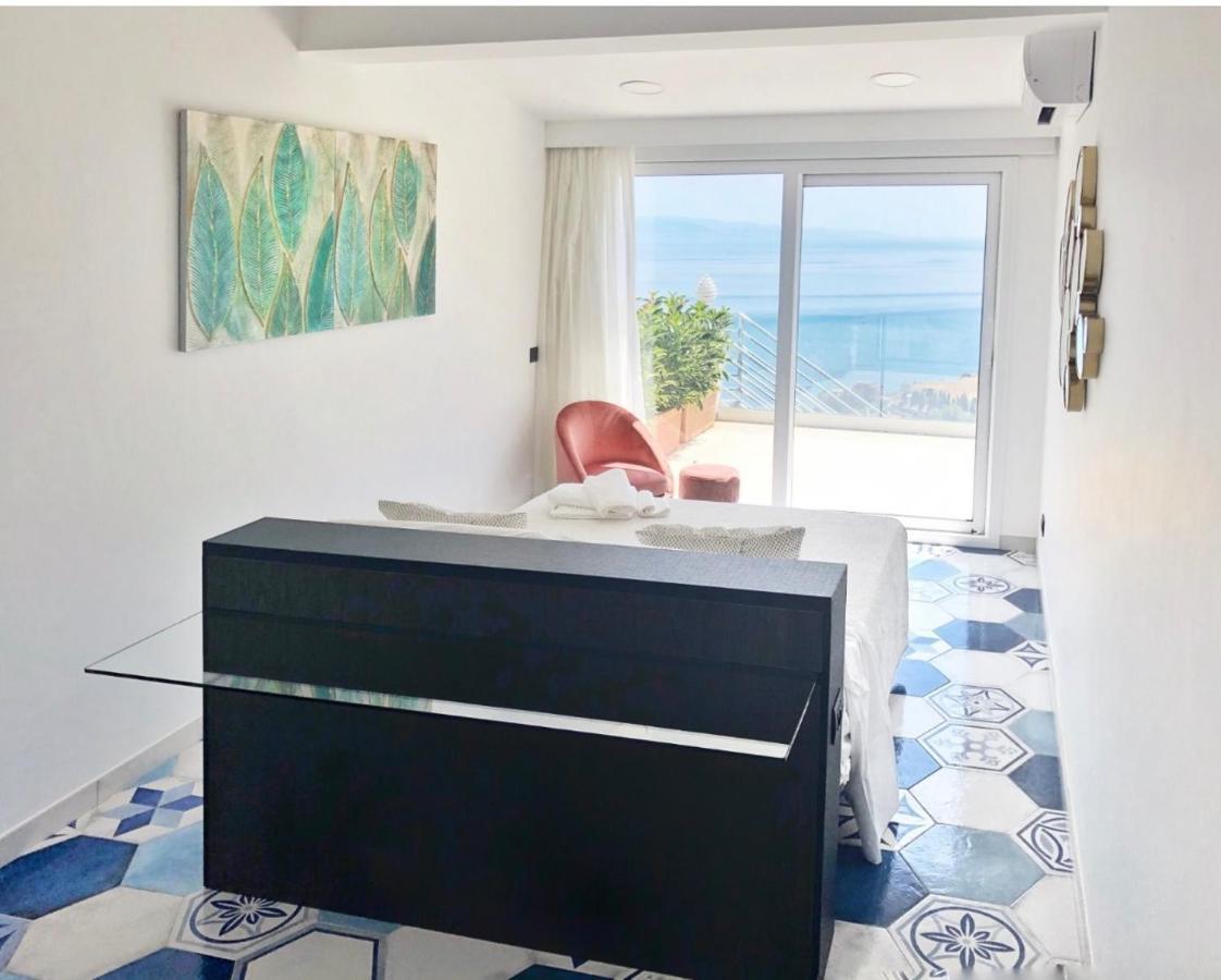 Suite Apartments Branco - Infinity Pool & Sea View - 5 Minuti Dal Centro Taormina Exterior photo